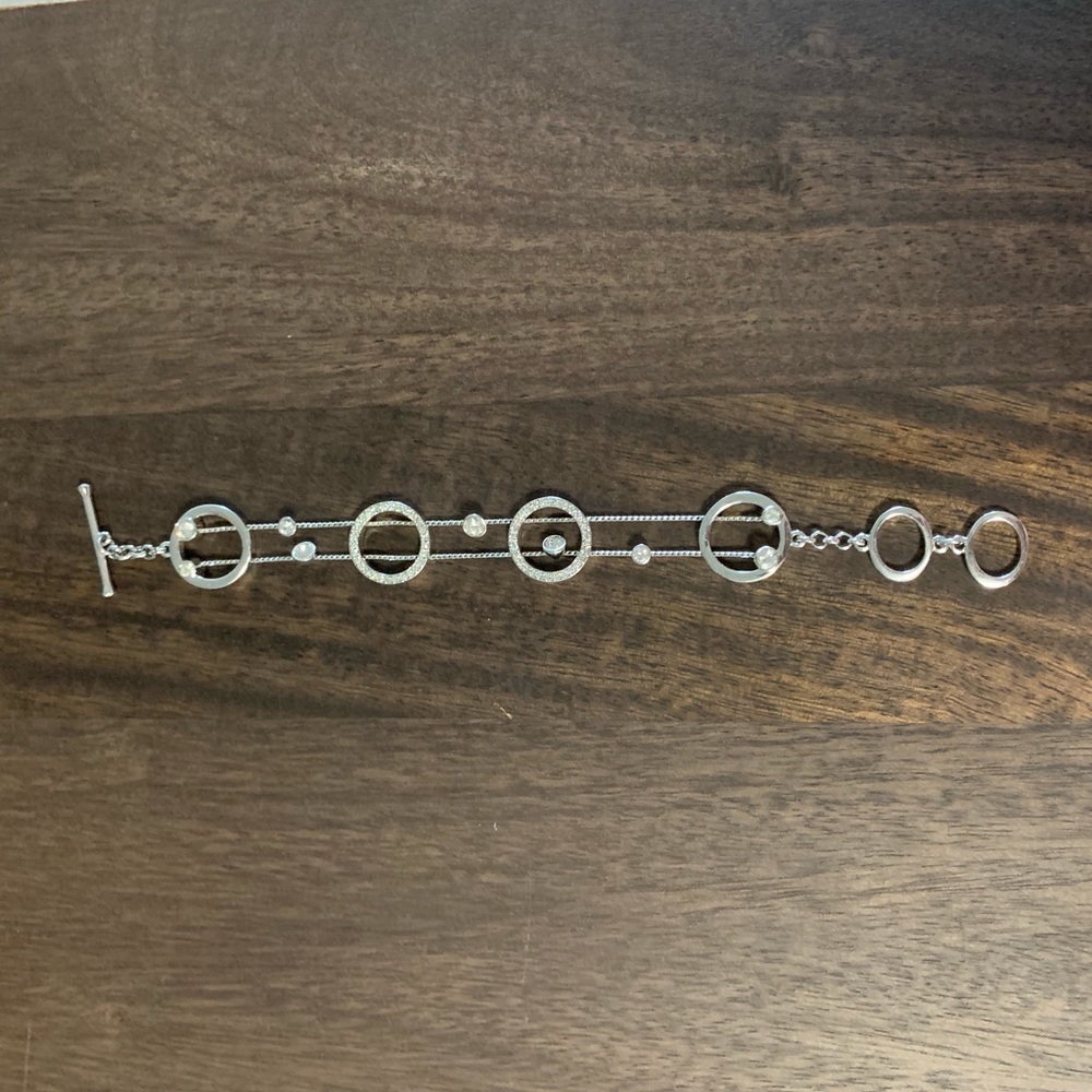 ❌ SOLD ❌ Swarovski silver tone bracelet